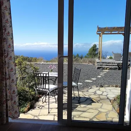 Nyaraló Alma